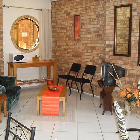 8 Royal Palm B&B Umhlanga Rocks Exteriör bild