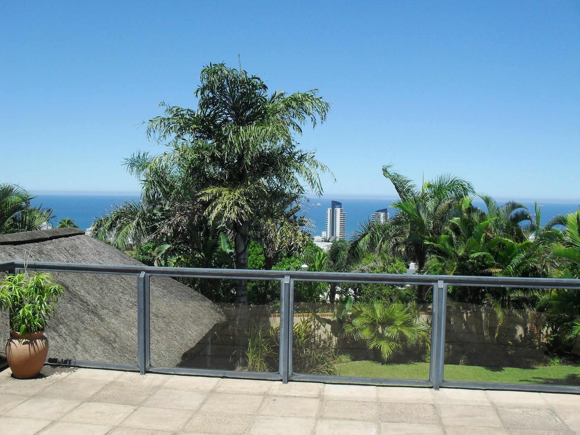 8 Royal Palm B&B Umhlanga Rocks Exteriör bild